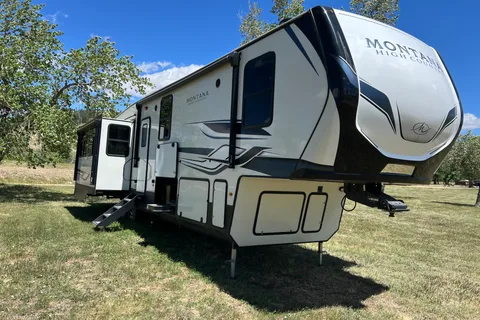 Ben Montana 385BR Fifth Wheel