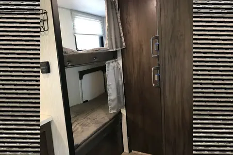 Hideaway Rv rentals Fur baby friendly Wolf pup 17JG