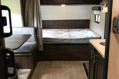 Hideaway Rv rentals Fur baby friendly Wolf pup 17JG