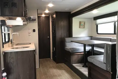 Hideaway Rv rentals Fur baby friendly Wolf pup 17JG