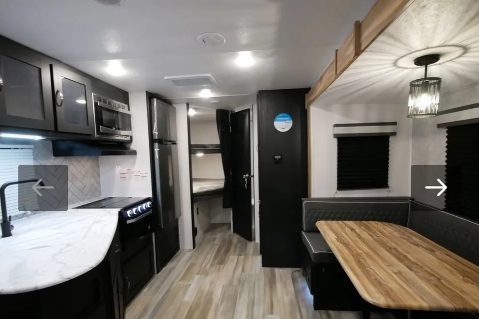 2022 Coachmen Freedom Express 257BHS travel trailer With E-bikes!