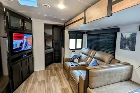 RVWanderlust Thor Motor Coach Keystone Outback Travel Trailer