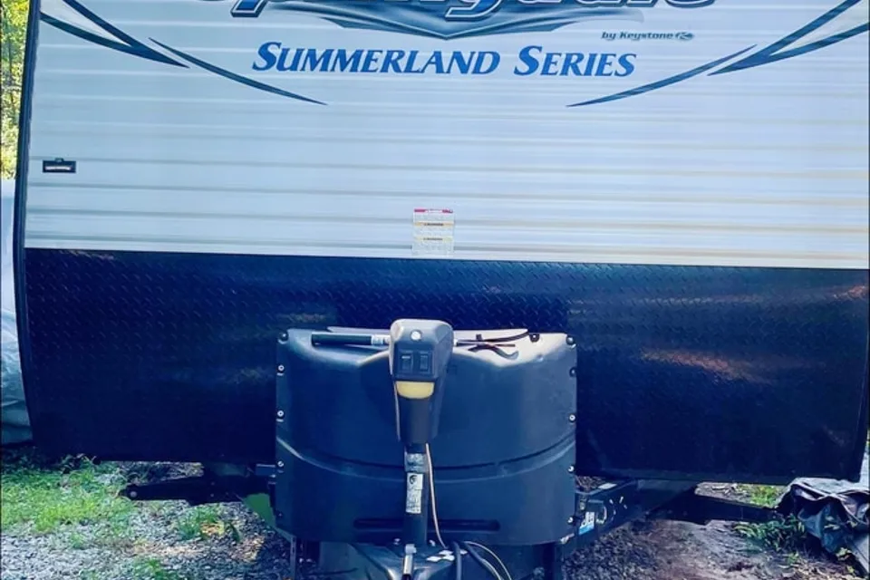 Thomas 's Keystone Summerland Travel Trailer