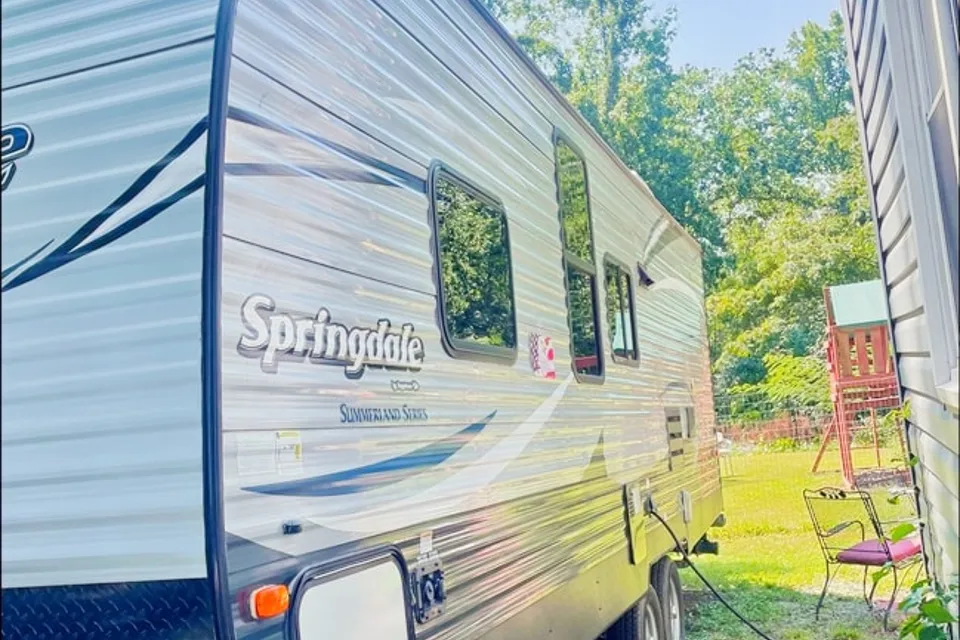 Thomas 's Keystone Summerland Travel Trailer