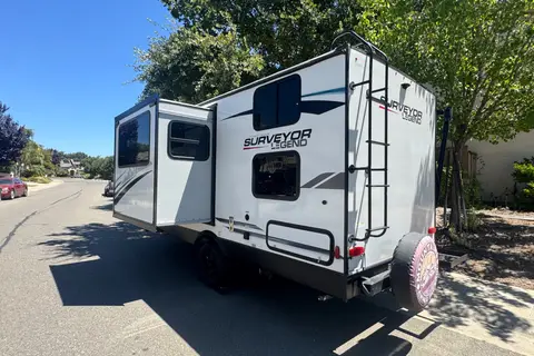 The Little Hauler 3700lb Bunk House