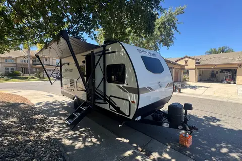 The Little Hauler 3700lb Bunk House