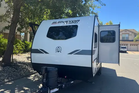 The Little Hauler 3700lb Bunk House