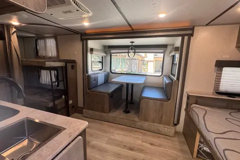 The Little Hauler 3700lb Bunk House