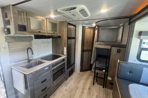 The Little Hauler 3700lb Bunk House