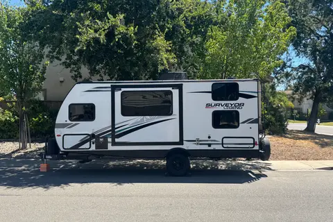 The Little Hauler 3700lb Bunk House