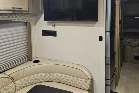 Gnarly's Gnarvee Coachman Forrest River Class C