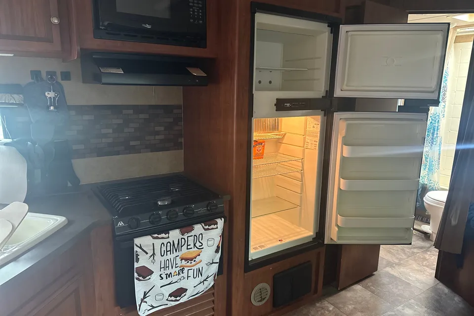 Layza’s 28 ft Jayco