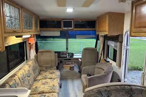 Andrii's Winnebago Adventure Class A