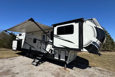 The Cabana Montana - 2021 Montana HC 377FL