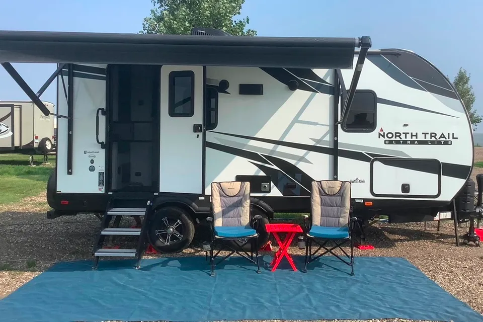 Couple's Getaway - North Trail 21RBSS - DELIVERY ONLY