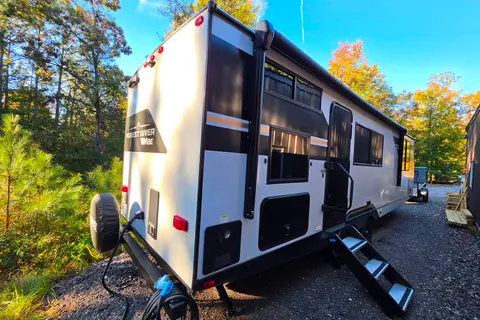 Clean Travel Trailer in Wetumpka