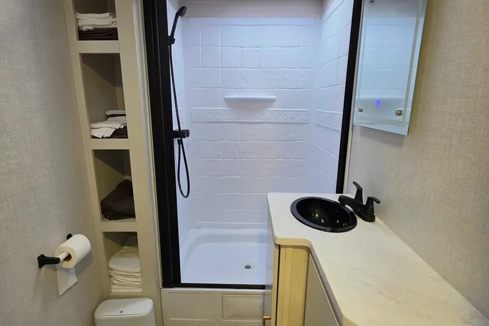 Clean Travel Trailer in Wetumpka