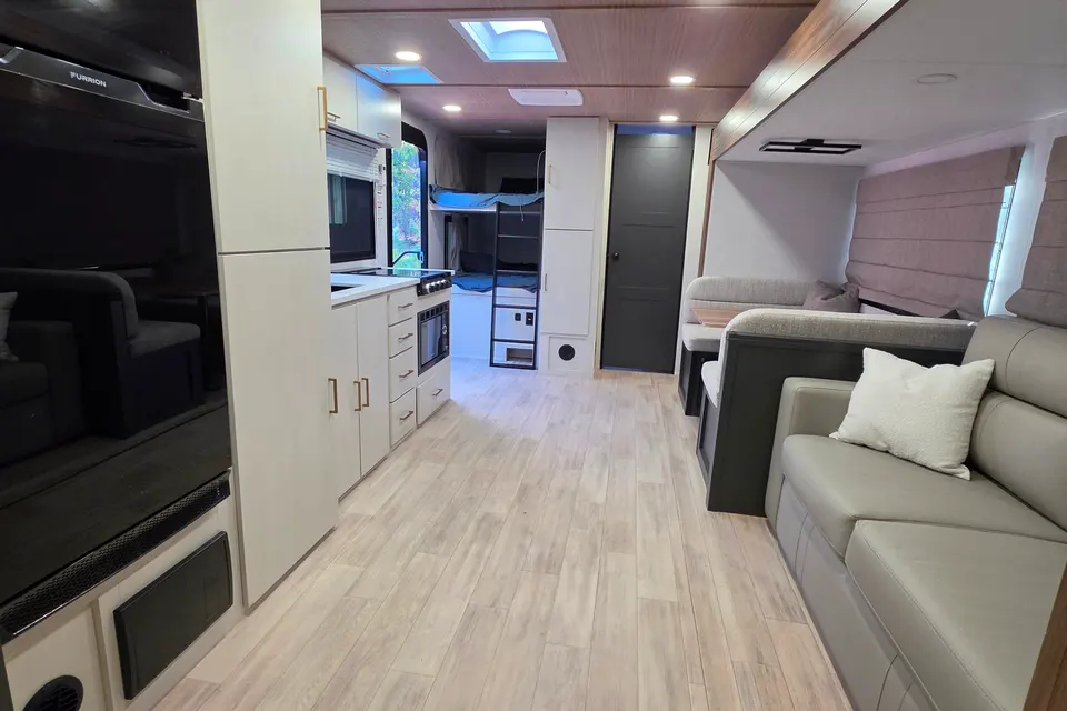 Clean Travel Trailer in Wetumpka