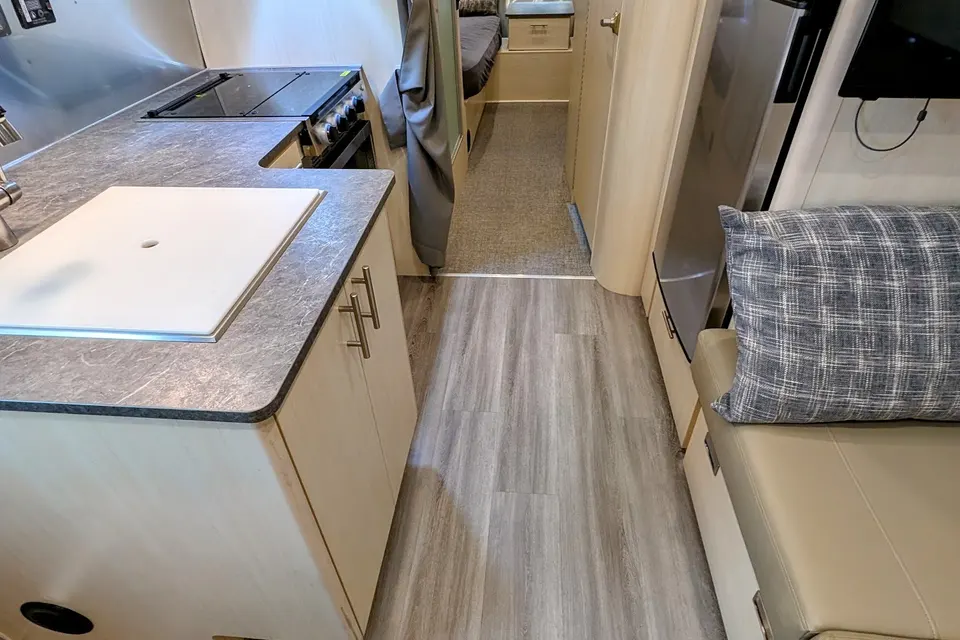Serguei's Airstream Flying Cloud 25 RB Travel Trailer