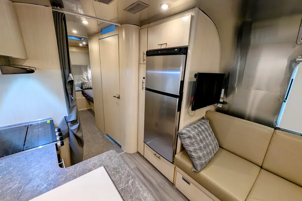 Serguei's Airstream Flying Cloud 25 RB Travel Trailer