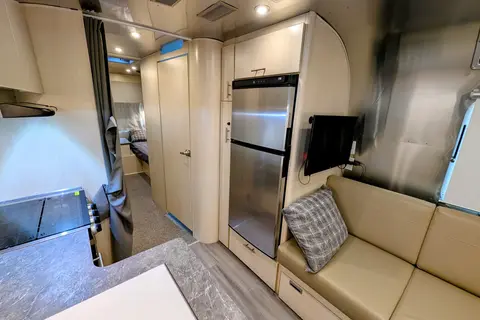 Serguei's Airstream Flying Cloud 25 RB Travel Trailer