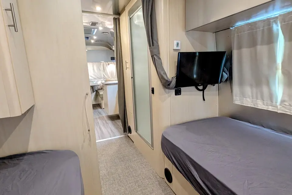 Serguei's Airstream Flying Cloud 25 RB Travel Trailer