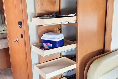 2018 Winnebago Spirit 26A ClassC 3-Slide-out Toilet Bath Separation