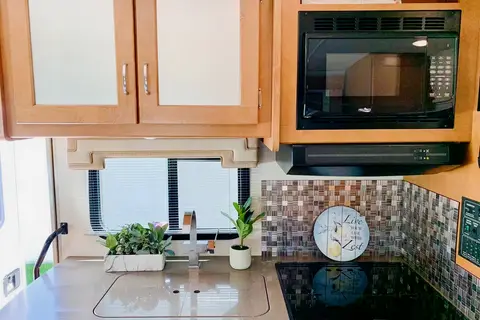 2018 Winnebago Spirit 26A ClassC 3-Slide-out Toilet Bath Separation