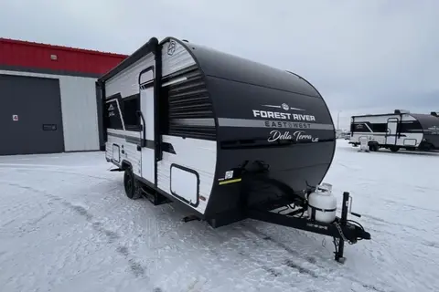 Lori's East to West Della Terra Travel Trailer