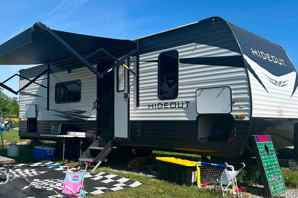 Family Camper Keystone Hideout 262BH Travel Trailer
