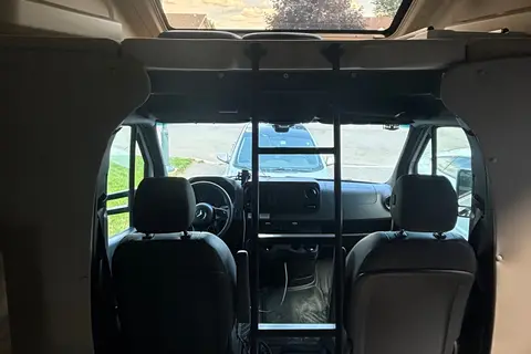 L’aventurier Mercedes-Benz Jayco Melbourne prestige Classe C