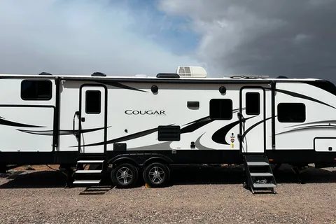 The Cougar Luxury Family Bunkhouse