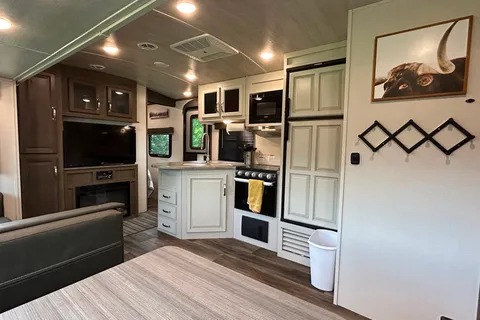 The Cougar Luxury Family Bunkhouse