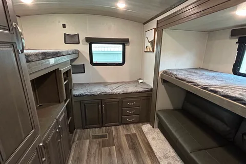 The Cougar Luxury Family Bunkhouse
