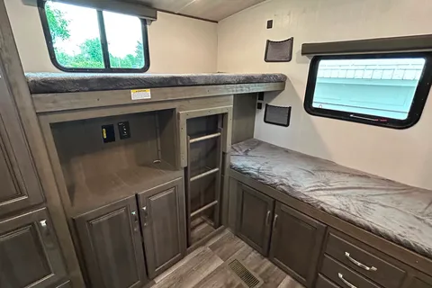 The Cougar Luxury Family Bunkhouse