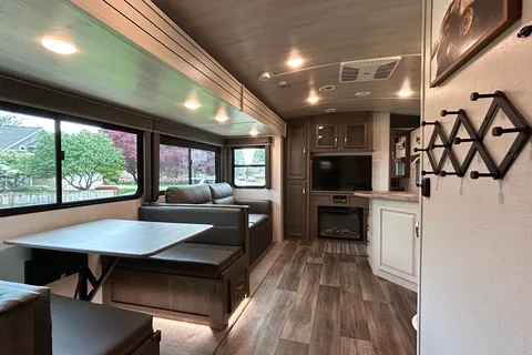 The Cougar Luxury Family Bunkhouse
