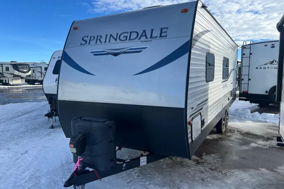 Spacious Springdale Travel Trailer – Perfect for Family Getaways