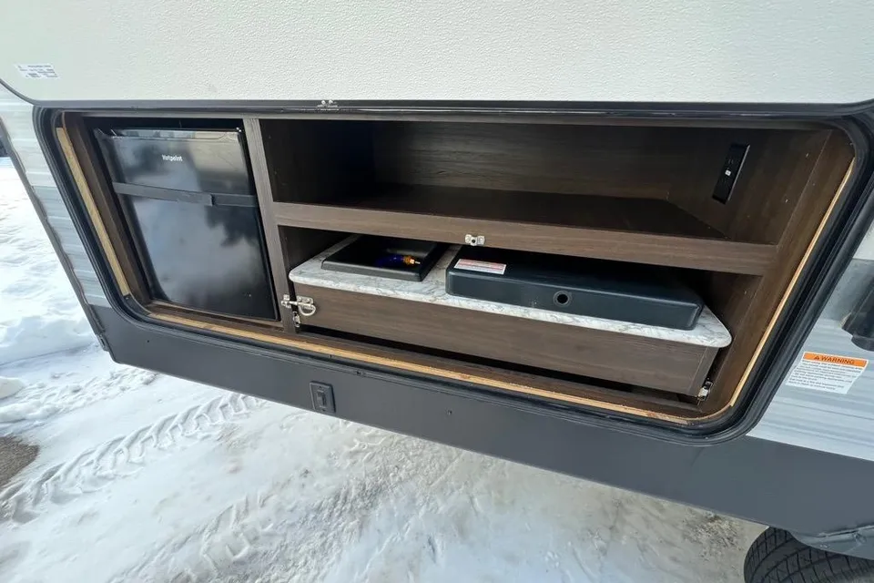 Spacious Springdale Travel Trailer – Perfect for Family Getaways