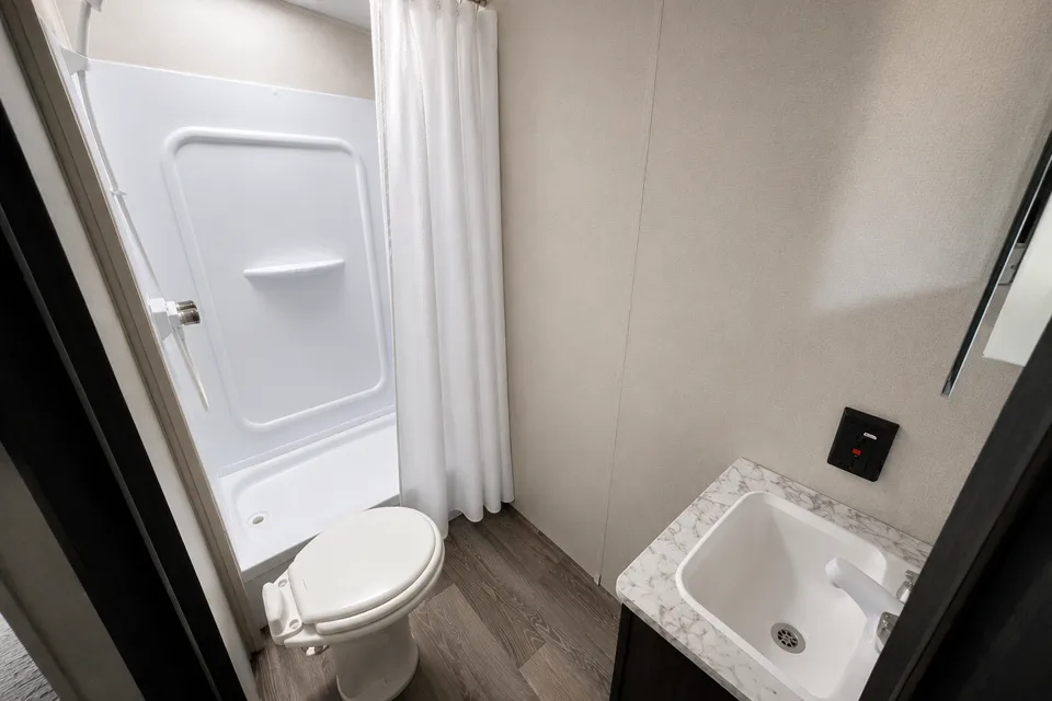 Spacious Springdale Travel Trailer – Perfect for Family Getaways