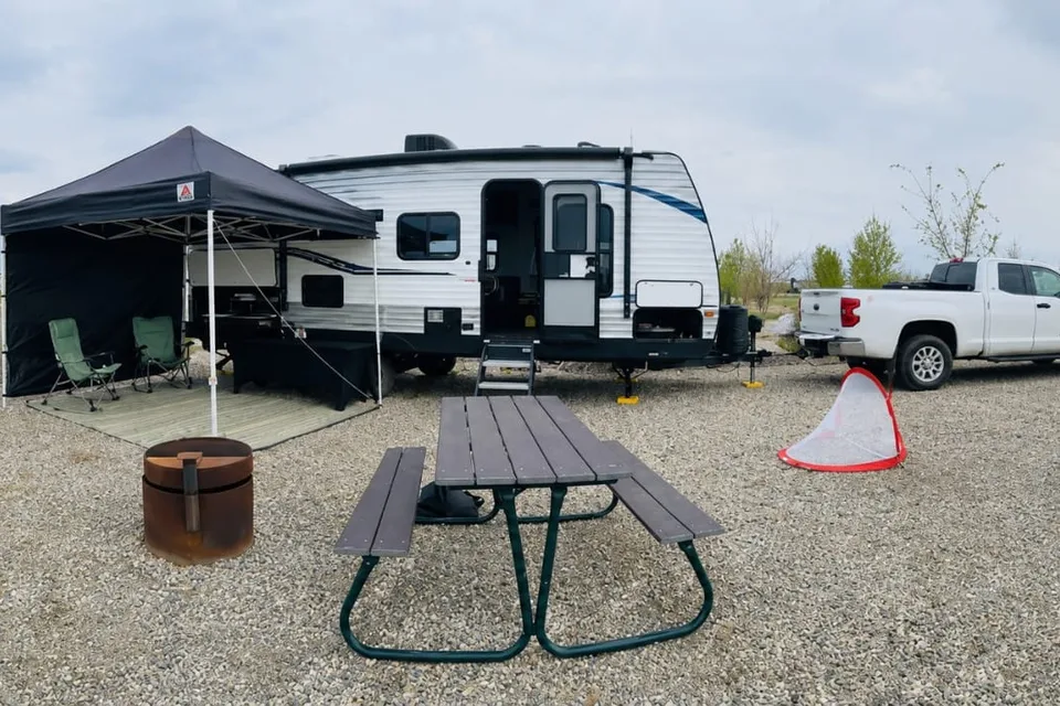 Spacious Springdale Travel Trailer – Perfect for Family Getaways