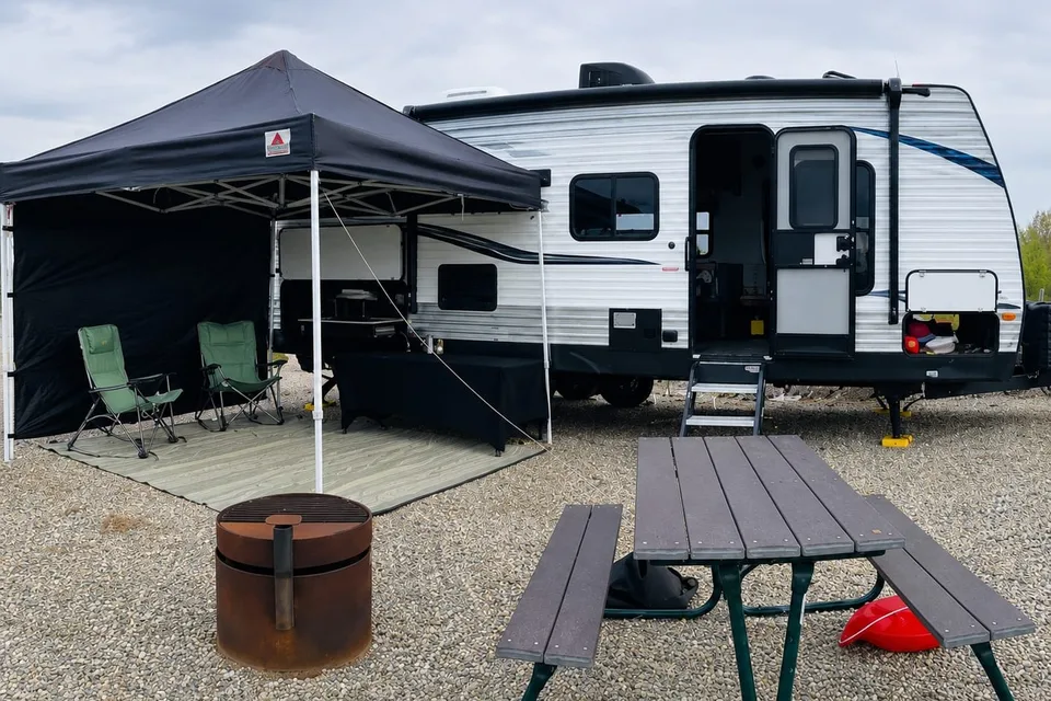 Spacious Springdale Travel Trailer – Perfect for Family Getaways