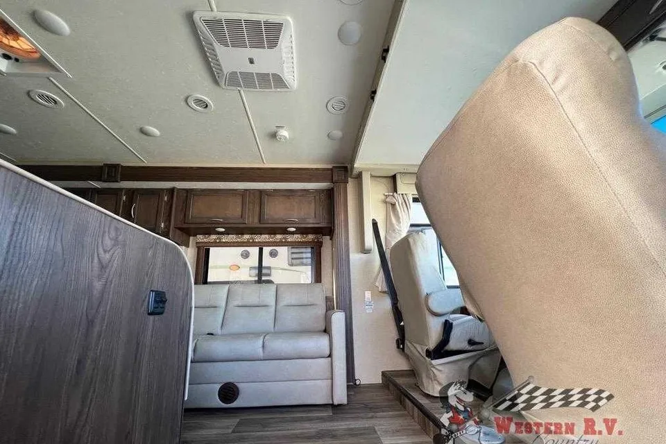 Adrian's Coachman Pursuit 29ss Class A