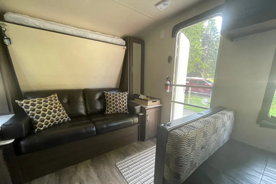 Family RV Rental | Sleeps 5 | Delivery Available | Easy Setup | Bunks + Queen Bed