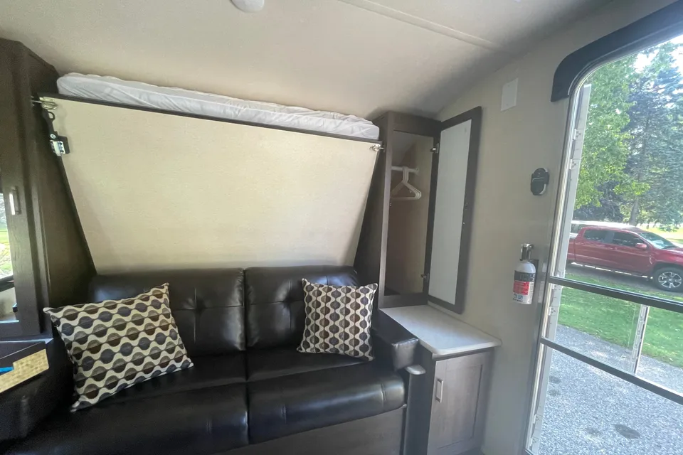 Family RV Rental | Sleeps 5 | Delivery Available | Easy Setup | Bunks + Queen Bed
