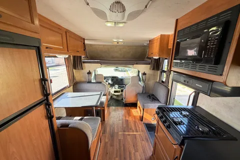 Desert Cruiser - Easy to Drive (Sleeps 5)