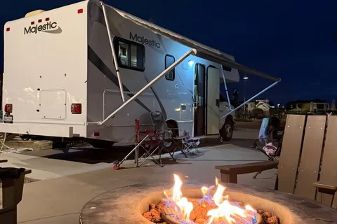 Desert Cruiser - Easy to Drive (Sleeps 5)