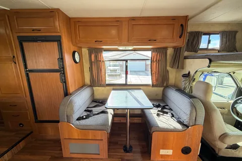 Desert Cruiser - Easy to Drive (Sleeps 5)