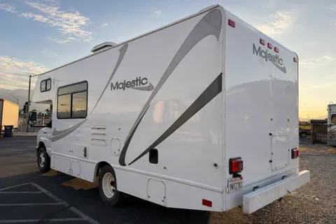 Desert Cruiser - Easy to Drive (Sleeps 5)