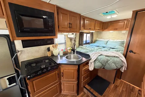 Desert Cruiser - Easy to Drive (Sleeps 5)