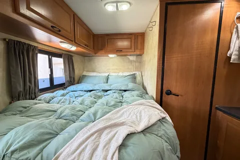 Desert Cruiser - Easy to Drive (Sleeps 5)